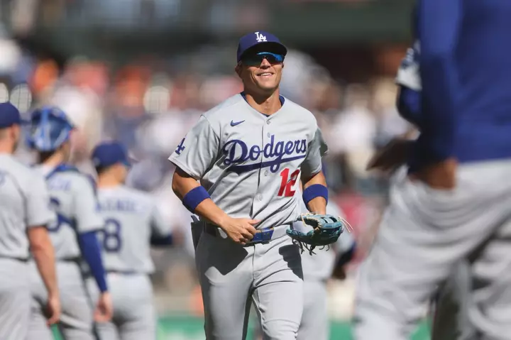 Phillies Dodgers-un xarici oyunçusunu almaq üçün ticarət etməyə çağırılır, maraqlı bir addım.
